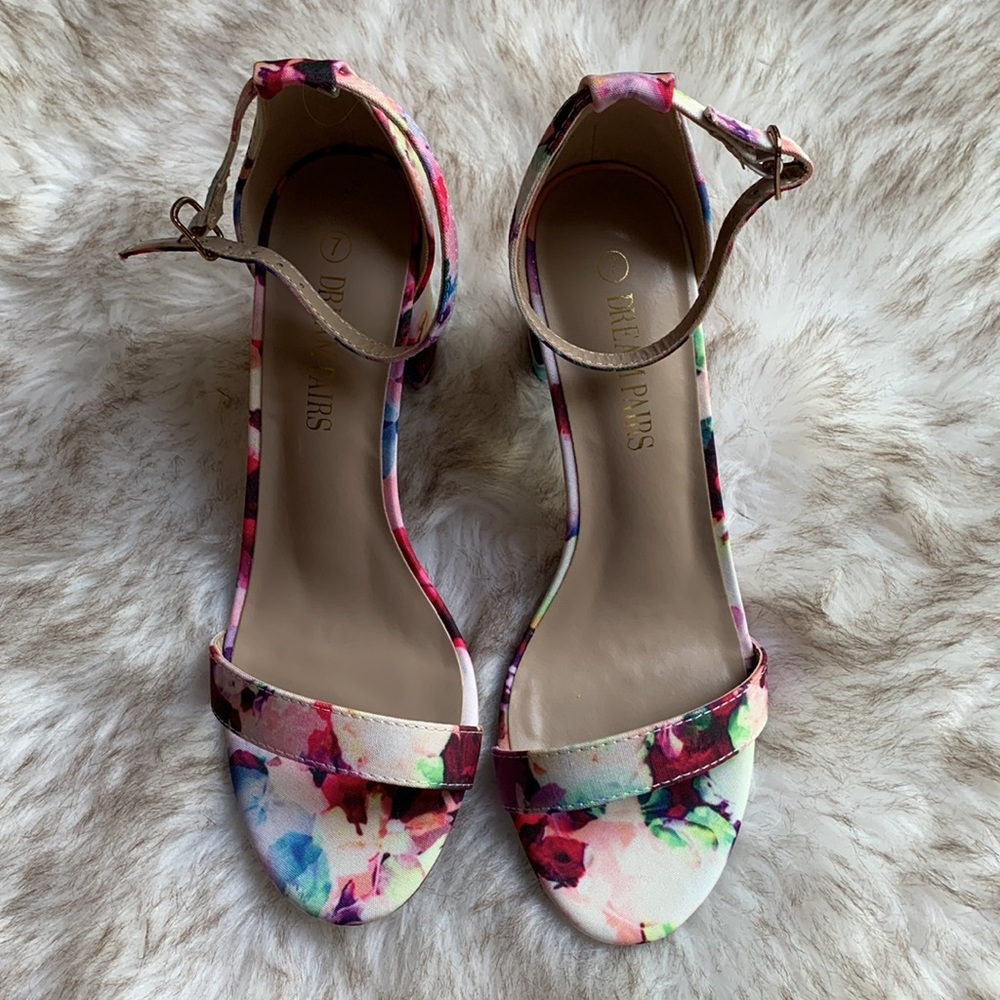 NWT Dream Pairs Heels - Picture 3 of 7
